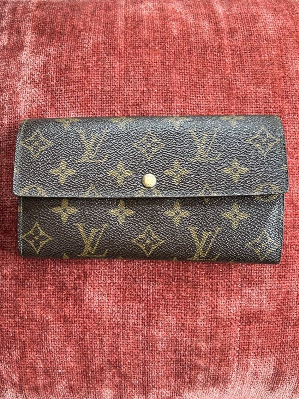 LOUIS VUITTON Monogram Sarah Wallet